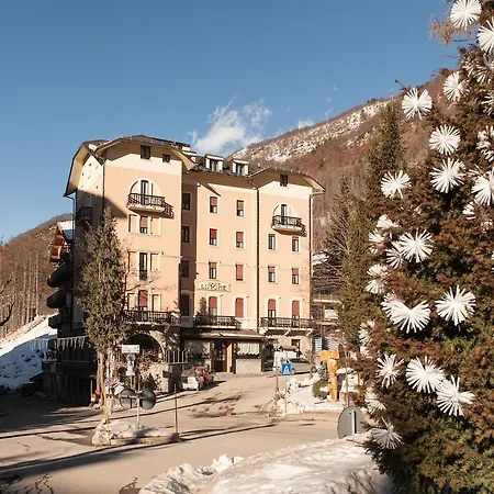 Limone Palace فندق